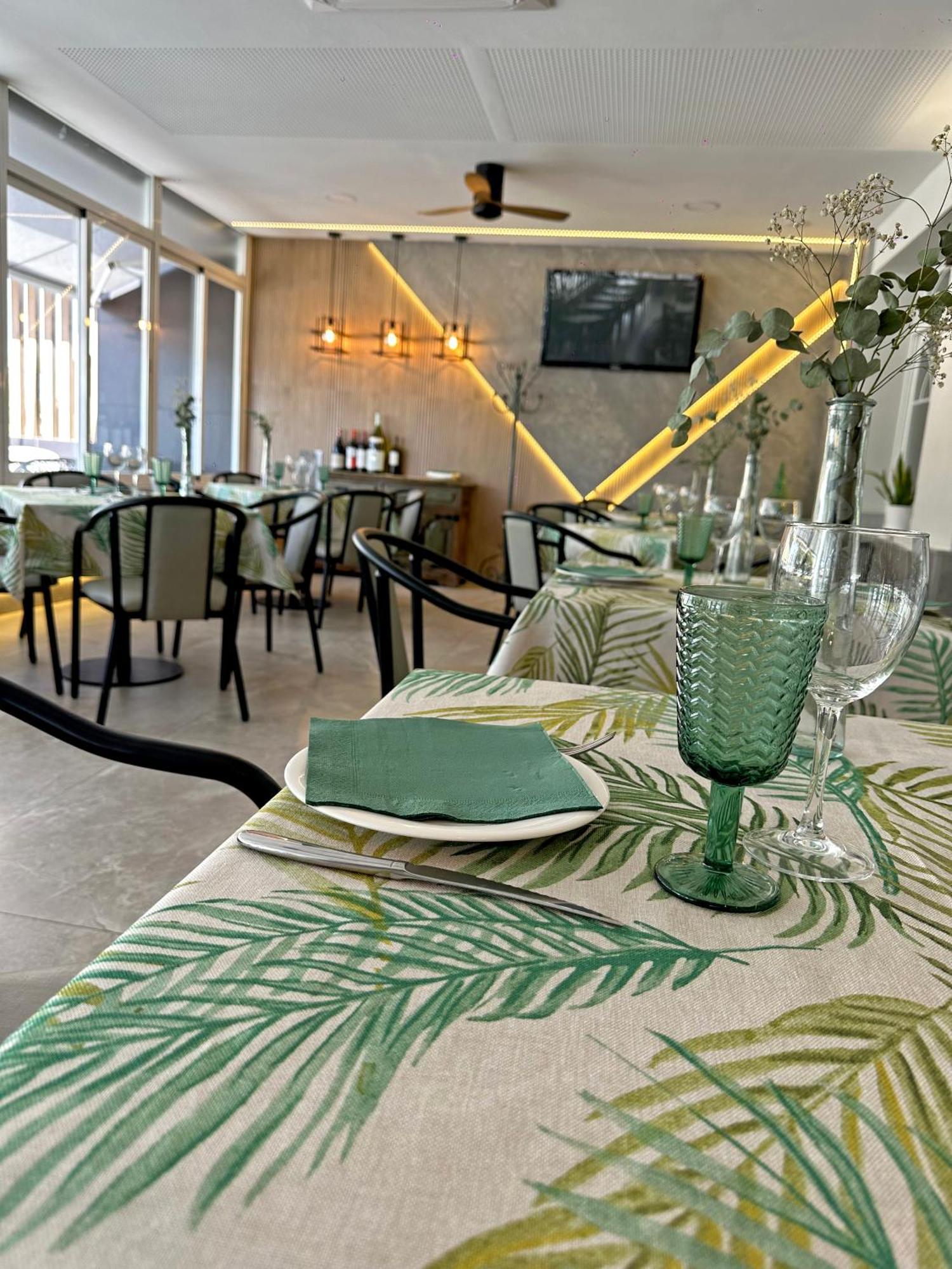 Hostal Restaurante El Cary Montemayor Exteriör bild