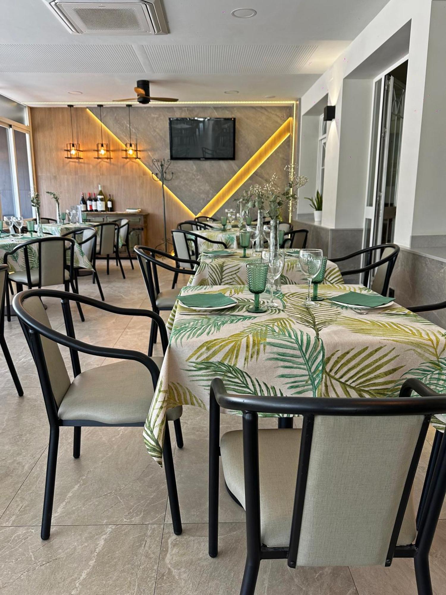 Hostal Restaurante El Cary Montemayor Exteriör bild